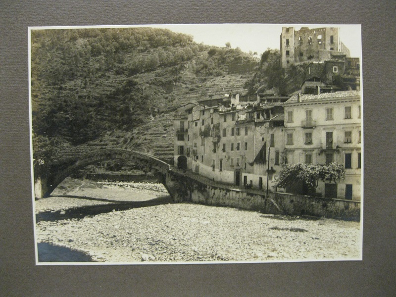 Valle del Nervia. Dolceacqua. Antico ponte sul Nervia e Rocca dei Doria. Tre fotografie originali